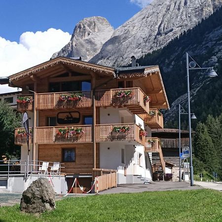 Piccola Cesa Apartments Canazei Bagian luar foto